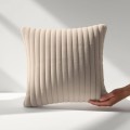 POSZEWKA DEKORACYJNA TŁOCZONA PASY NA PODUSZKĘ 45X45 CM PLUSZOWA ECRU  - 27449